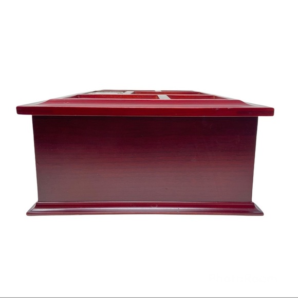 Things Remembered Five Piece Storage Set in a rich Mahogany Wood. - Picture 7 of 14
